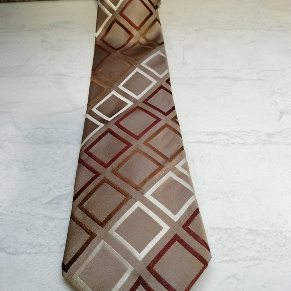 BCBG ATTITUDE SILK NECKTIE TIE BROWN SQUARE GEOMETRIC PATTERN MADE IN USA. B - Picture 4 of 7